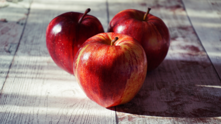 Médico vascular indica frutas essenciais para manter as artérias saudáveis