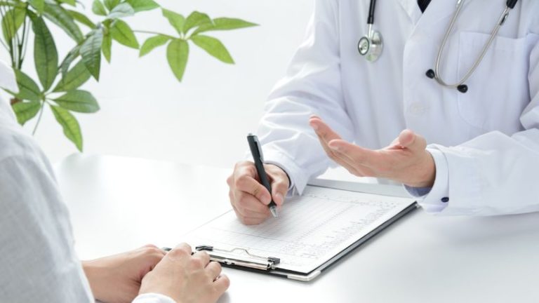 Exames de rotina desnecessários: quando desconfiar e como proteger sua saúde Exames de rotina desnecessários: quando desconfiar e como proteger sua saúde