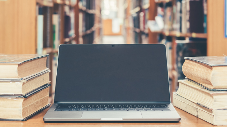 Livros e tecnologia na educação: Inimigos ou a dupla perfeita para o aprendizado? Sigma Educação e Tecnologia Ltda