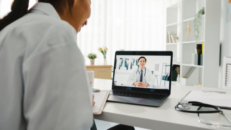 O Avanço da Telemedicina e a Demanda por Informação Confiável sobre Médicos no Brasil O Avanço da Telemedicina e a Demanda por Informação Confiável sobre Médicos no Brasil