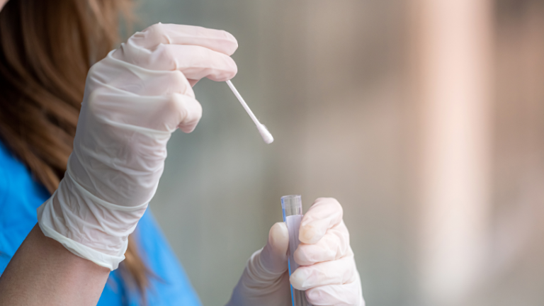 Saliva e metabolismo: como esse fluido pode revelar sinais importantes sobre a saúde do corpo Saliva e metabolismo: como esse fluido pode revelar sinais importantes sobre a saúde do corpo