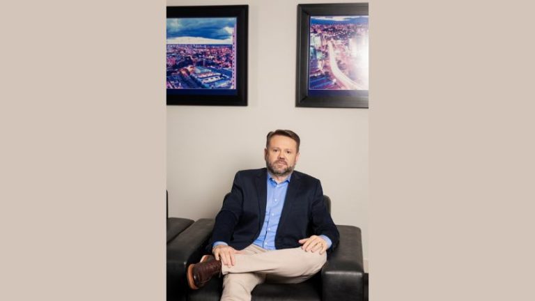 O fim do design “feito à mão”: como defender seu valor quando a IA entrega em segundos? Dalmi Fernandes Defanti Junior